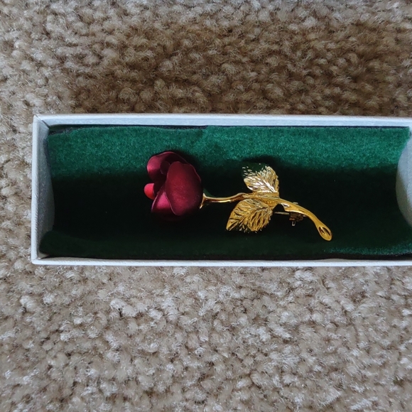 Giovanni Jewelry rose pin - Picture 4 of 6